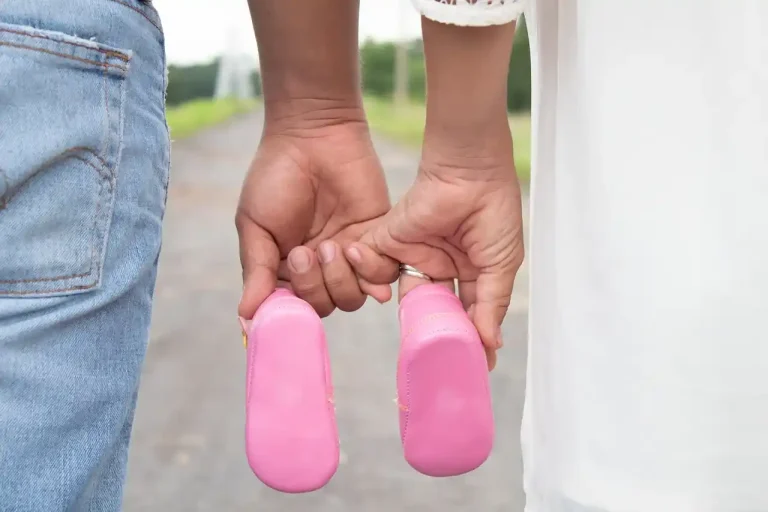 Amor en Pañales: Manteniendo la Chispa Viva Después del Bebé